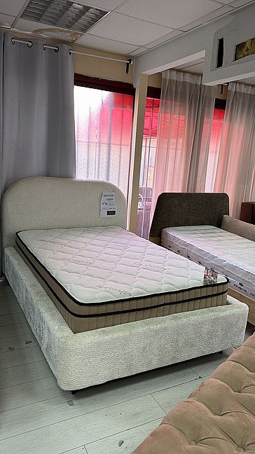 מיטה וחצי עם ראש מעוגל בד בוקלה מיטה וחצי עם ראש מעוגל בד בוקלה