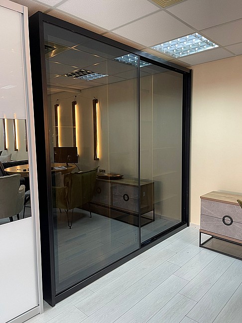 ארון הזזה 2 דלתות דגם קריסטל - דלתות זכוכית שקופה כהה וזוג מגירות מתנה ! ארון הזזה 2 דלתות דגם קריסטל - דלתות זכוכית שקופה כהה וזוג מגירות מתנה !